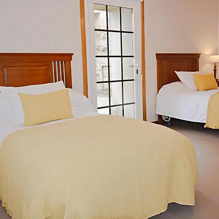 Galihost - Casa Con Enorme Jardin En Cambados