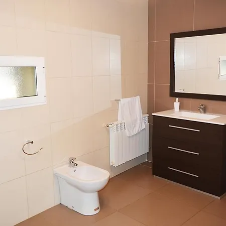 Galihost - Casa Con Enorme Jardin En Cambados