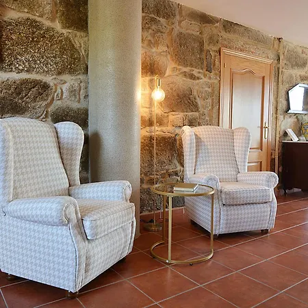 Casa Con Enorme Jardín En * Cambados